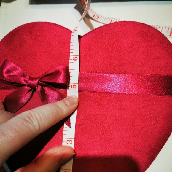 Laura Secord Heart Shaped Pink Velvet Chocolate Box with Bow - Picture 16 of 16